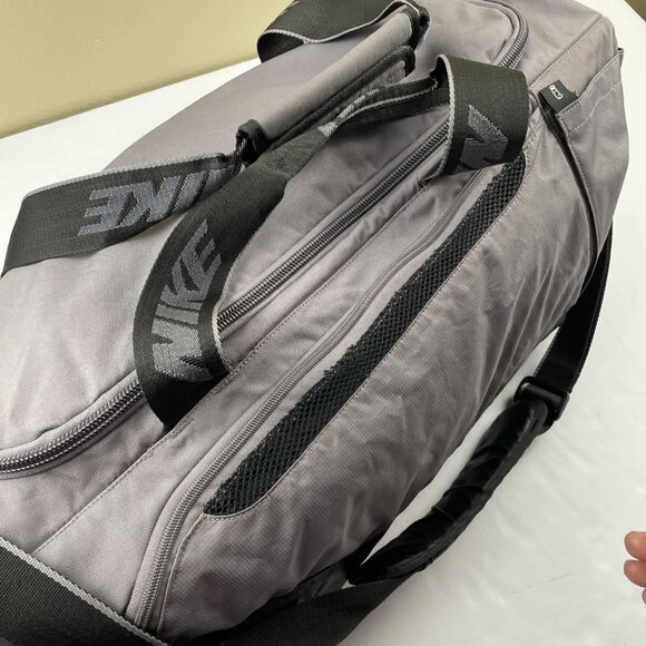 Nike Training Duffle Bag Medium Gym Black Gray Shoulder Strap Zip Shoe Pocket - Picture 6 of 13
